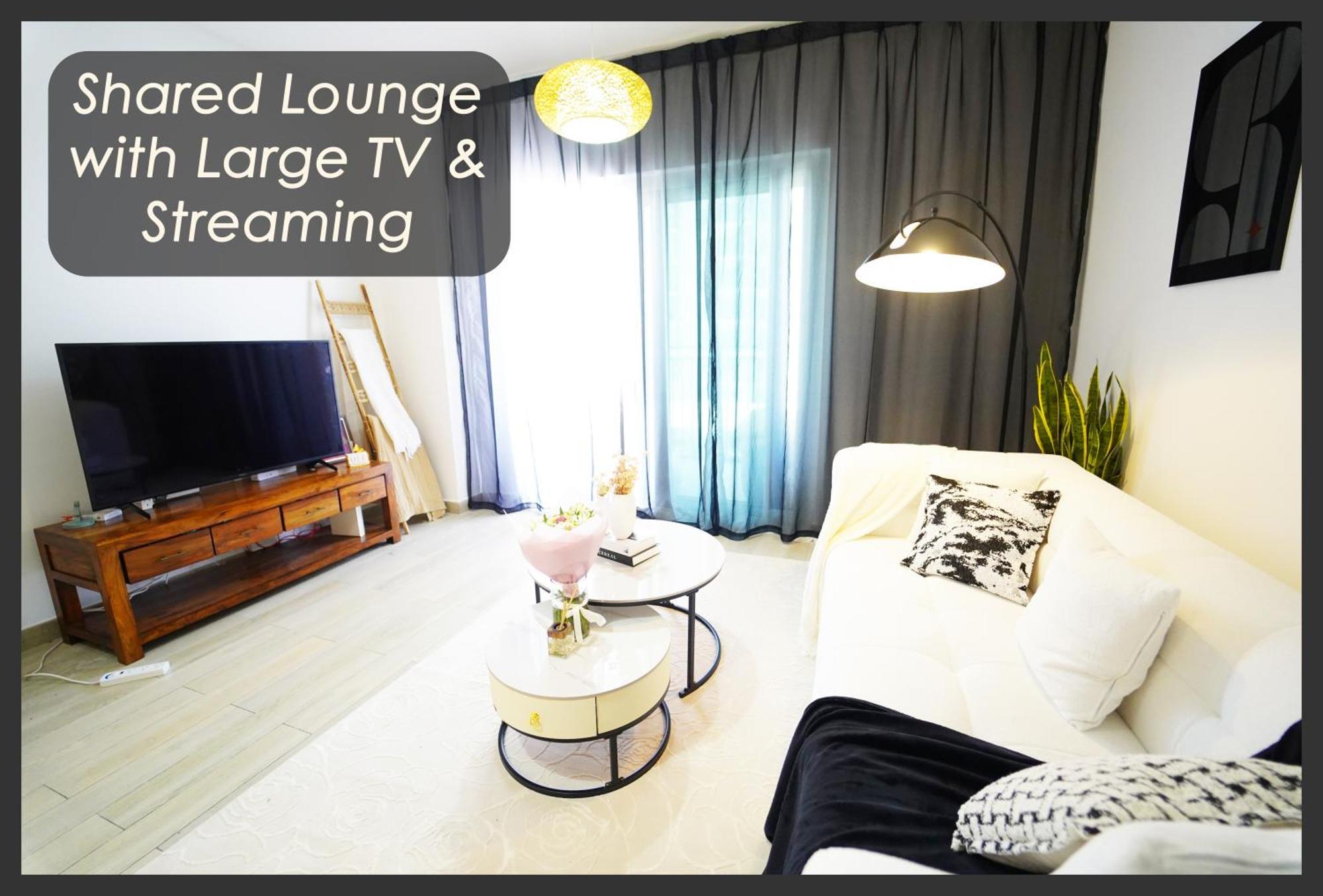 Проживание в семье Private & Bathroom In Watersedge Sharing With Host Couple Абу-Даби